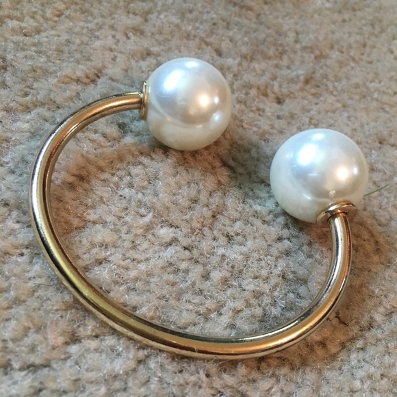 Pearl gold bangle bracelet - Picture 3 of 3